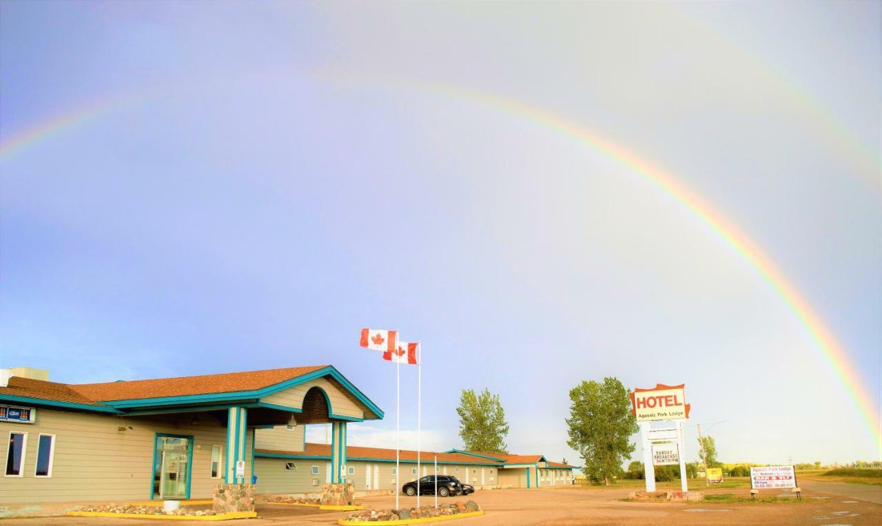 Agassiz Park Lodge - Under New Management McCreary Exterior photo